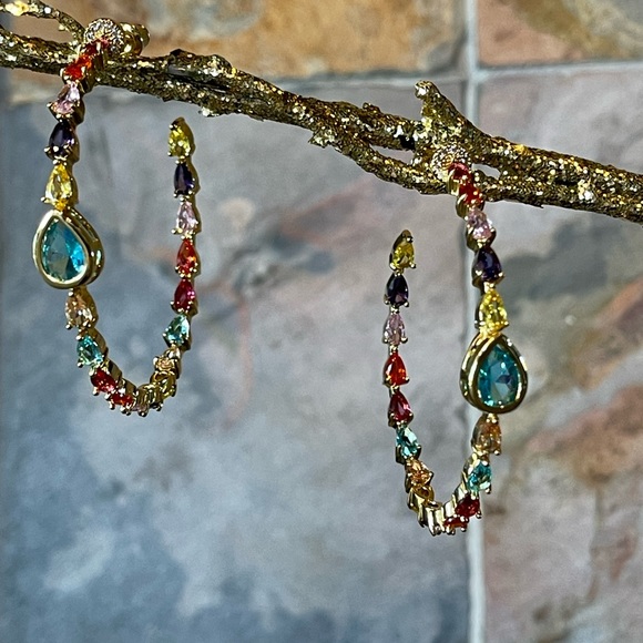 ‼️‼️‼️SOLD OUT Swarovski Crystals The Marguryte Colorful Hoop Earrings - Picture 4 of 8